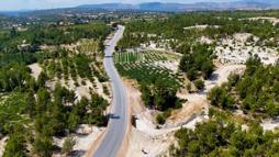 Mersin’de yol yenileme çalışmaları sürüyor