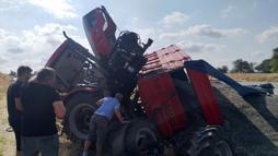 Edirne’de traktör devrildi; 1’i ağır, 2 yaralı