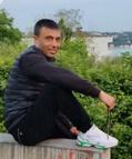 Sarıyer’de parkta oturan adam çalılıkların arasında erkek cesedi buldu