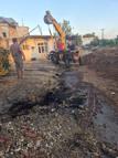 Park halindeki traktör hareket edip alev aldı