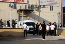 Kıbrıs'ta alabora olan gemide yaşamını yitiren Balyemez'in cenazesi uçakla Gaziantep'e getirildi