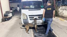 Minibüsteki valizde 7 kilo 400 gram skunk ele geçirildi; 2 tutuklama