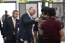 Vali Serdengeçti, koruyucu aileler ve çocuklarıyla bir araya geldi