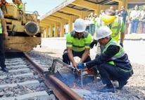 Adapazarı’nda tren hattının yer altına alınması projesinde ilk ray söküldü
