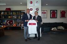 Dursun Özbek'ten, TFF Başkanı Hacıosmanoğlu'na ziyaret