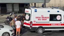 Beylikdüzü'de 3 aracın karıştığı zincirleme kaza; yaralılar var -1