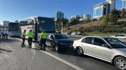 Ümraniye'de 4 aracın karıştığı zincirleme kaza