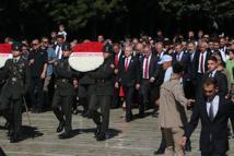 Kılıçdaroğlu, CHP'nin 103'üncü kuruluş yıl dönümünde Anıtkabir'i ziyaret etti