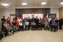 Niğde'de engelli vatandaşlara akülü sandalye desteği