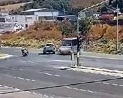 Yolcu minibüsü elektrik direğine çarptı; 1’i bebek 3 yaralı