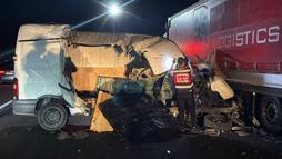 Tekirdağ'da minibüs, TIR'a arkadan çarptı; 1 ölü, 1 yaralı