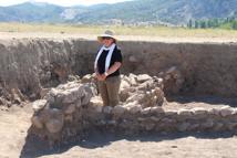 Prof. Dr. Umurtak, Hacılar Büyük Höyük Kazısı’nın Onursal Başkanı oldu