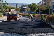 Bornova'da tehlike arz eden yola geçici müdahale