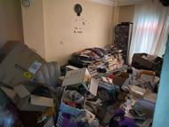 Kötü koku gelen evden 1 ton atık çıktı