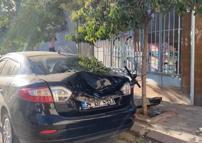 Zeytinburnu'nda 4'üncü kattan otomobilin üzerine düşen kişi yaralandı