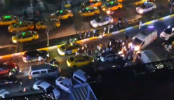 Esenyurt'ta trafikteki 2 sürücünün kavgası kamerada