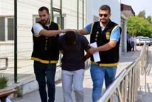 Birlikte içki içtiği çocukluk arkadaşını bıçaklayarak öldürdü