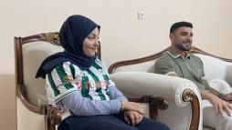 Konyasporlu futbolcular omurilik kanser tedavisi gören Konyaspor taraftarı Sude Ay'ı ziyaret etti
