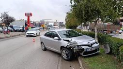Otomobilin 3 araca çarptığı kaza kamerada; 1 yaralı