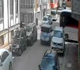 Yolcu midibüsü ile polis aracı çarpıştı