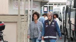 'Ailem Güvende' operasyonun ardından adliye önündeki eylemde gözaltına alınan 22 kişi sağlık kontrolüne getirildi
