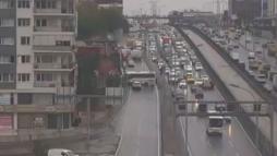 Avcılar'da servis midibüsü kaza yaptı -1