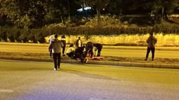 Refüje çarpan motosikletin sürücüsü yaralandı