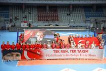 İzmir'in kurtuluşu voleybolla taçlandı