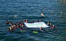 Muratpaşa'nın gönüllü dalgıçları deniz dibi temizliğinde