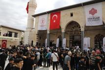 Depremde hasar gören Şeyh Fettullah Camii ibadete açıldı