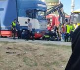 TIR'ın altında kalan yaya ağır yaralandı