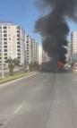 Seyir halindeyken alev alan otobüs yandı