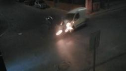 Hafif ticari araç ile otomobilin çarpışması kamerada; 2 yaralı