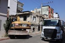 Toroslar’da metruk yapılar temizleniyor
