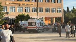 Manisa'da okulun önünde ateş açıldı; yaralılar var
