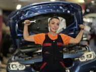 Fatma, muhasebeci olarak girdiği sanayide motor ustası oldu