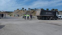 Kilis'te hafif ticari araç ile hafriyat kamyonu çarpıştı; 3 ağır yaralı