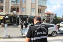 Çay içerken 5’inci kattan düşüp ağır yaralandı