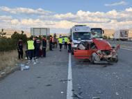 Otomobil TIR'a arkadan çarptı: 2’si çocuk 6 yaralı