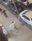 Esenler'de polise bıçakla saldırdığı öne sürülen şüpheli, bacağından vuruldu