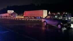 Kütahya’da bariyerleri aşan TIR karşı yöne geçip kaza yaptı: 1 yaralı