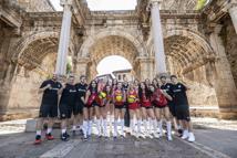 Kaleiçi'nde Sultanlar geçidi