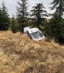 Ambulans yoldan çıktı; 4 yaralı