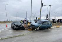 Kütahya'da iki otomobilin çarpıştığı kaza kamerada; 2 ölü, 8 yaralı
