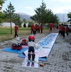 Okul bahçesinde oluşturulan pistle kayakla tanıştılar / Ek Fotoğraflar