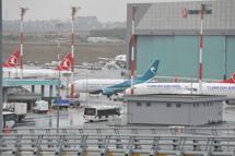 İstanbul Havalimanı'nda borcundan dolayı haczedilen İran havayolu şirketinin uçağının bekleyişi sürüyor