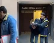'Park yeri' kavgasında otomobilin lastikleri patlatıldı; olay kamerada