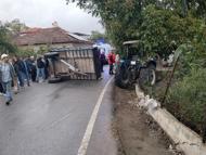 Balıkesir’de traktör römorku devrildi: 23 yaralı