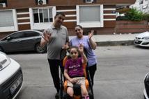 Serebral palsili Yağmur'un tek hayali arkadaşları gibi yürüyebilmek