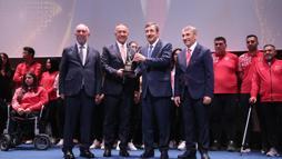 Sultangazi Belediye Başkanı Dursun’a spora destek ödülü
